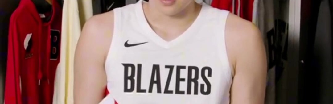 球探体育官网-谁学得最地道&amp;气势最到位？杨瀚森中文课堂：这次学你防不住我