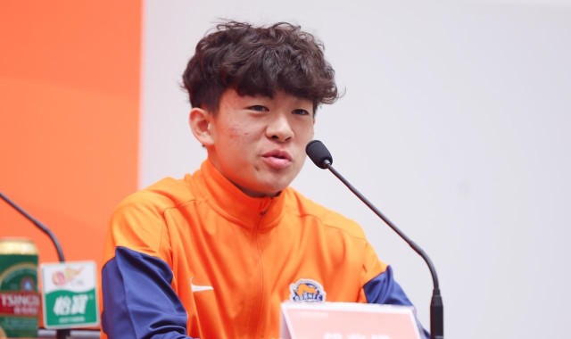 球探体育登录入口-争议！青岛海牛将邝兆镭列入B队，引发外界猜测，本人强调没伤病