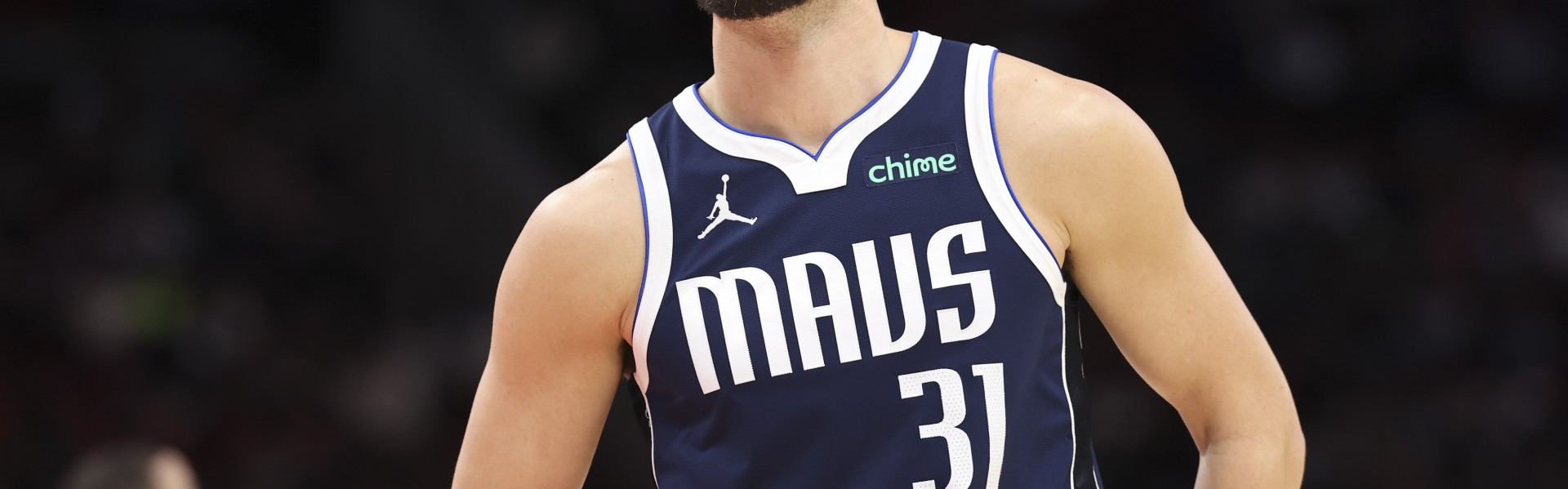 球探体育在线直播-尽力输出！克莱全场13投7中&amp;三分10中4 拿下18分1篮板2助攻